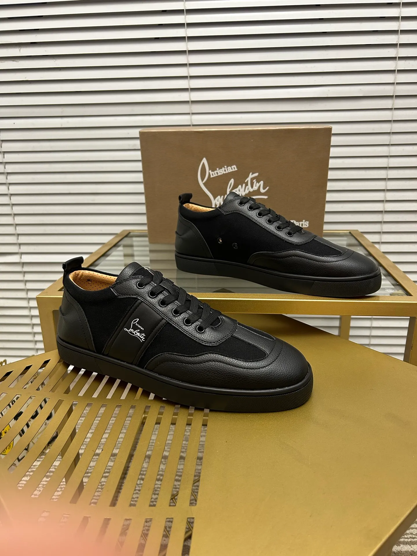 (Customized model) Ex-factory price is 520. christian louboutin (CL red sole shoes) counter series, casual sneakers for couples 📢 📢 📢 Exclusive hot style release 🎈🎈💪 Movable latex feet 👻 Finished outsole line [Proud] 😝Female 35-40# Male 38#-46, global supply😝 [Top version]: Original imported genuine leather upper, top original leather lining, original molded TPU outsole, original 1:1 detail processing, original shoe last,
